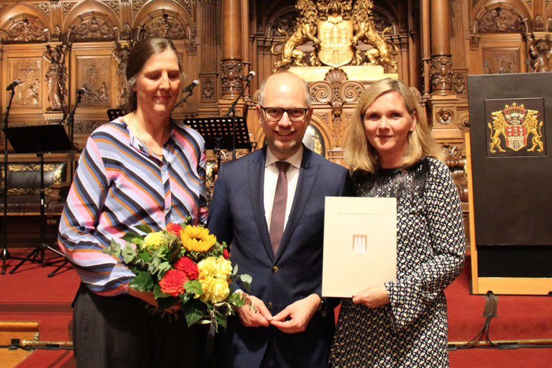 Auszeichnungen 18 1. Platz des Hamburger Stiftungspreises 2019 für die Benita Quadflieg Stiftung!